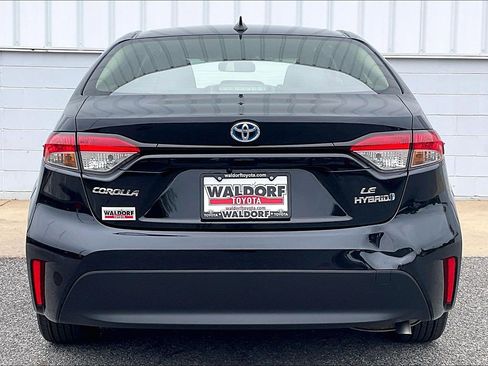 Used 2024 Toyota Corolla LE FWD image 5