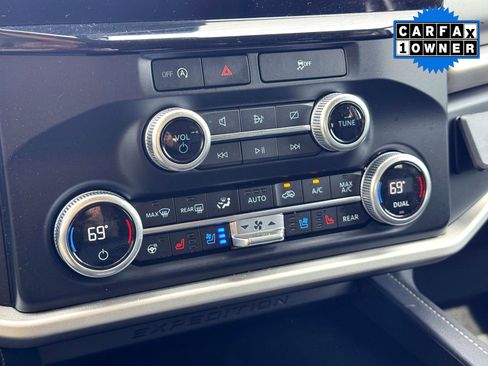 Used 2024 Ford Expedition XLT image 28