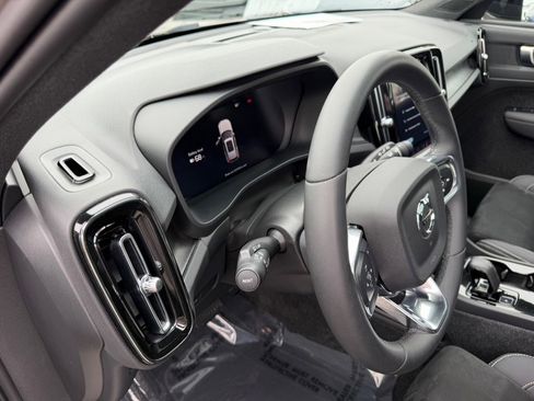 Used 2023 Volvo XC40 Recharge Plus w/ Protection Package Premier AWD/4WD image 11