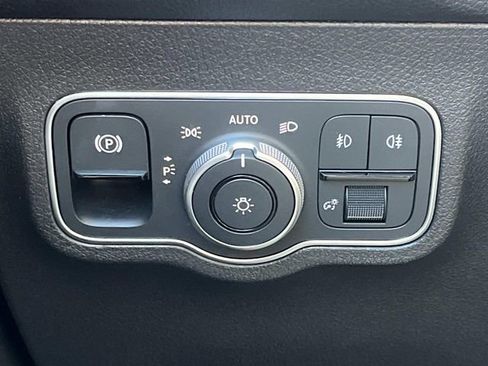 Used 2024 Mercedes-Benz GLB 250 GLB 250 image 35