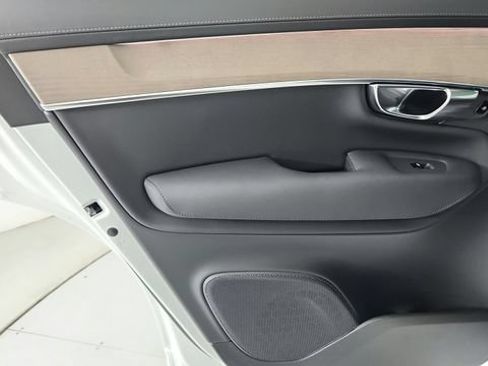 Certified 2025 Volvo XC90 B6 Core w/ Protection Package Premier AWD/4WD image 28