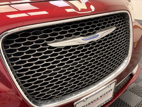 Used 2018 Chrysler 300 Limited w/ Light Group image 26