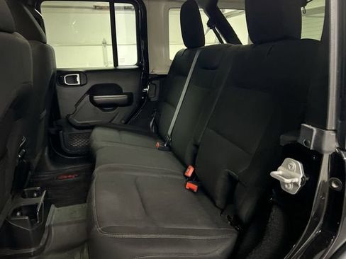 Used 2018 Jeep Wrangler Unlimited Sport AWD/4WD image 24