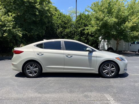 Used 2017 Hyundai Elantra SE FWD image 10