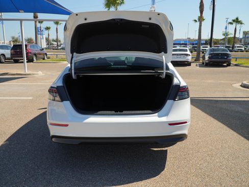 Used 2025 Honda Accord SE image 7