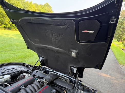 Used 2004 Chevrolet Corvette Coupe RWD image 55