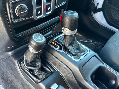 Used 2021 Jeep Wrangler Sport S image 24