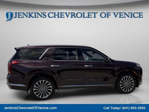 Used 2025 Hyundai Palisade Calligraphy FWD image 4