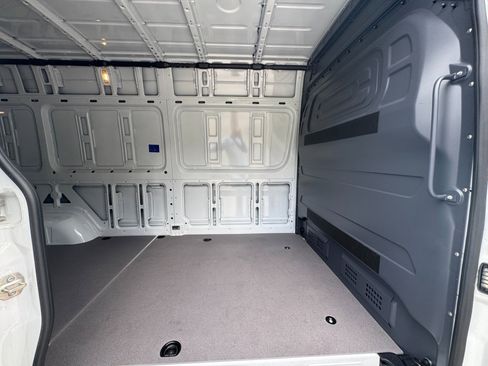 Used 2025 Mercedes-Benz Sprinter 2500 image 15
