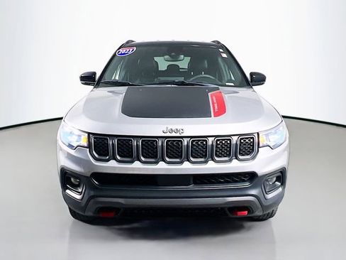 Used 2023 Jeep Compass Trailhawk AWD/4WD image 3