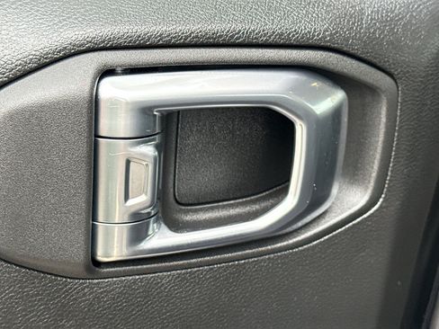 Used 2025 Jeep Gladiator Mojave w/ Convenience Group AWD/4WD image 32