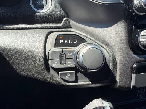 New 2026 RAM 1500 Express AWD/4WD image 13