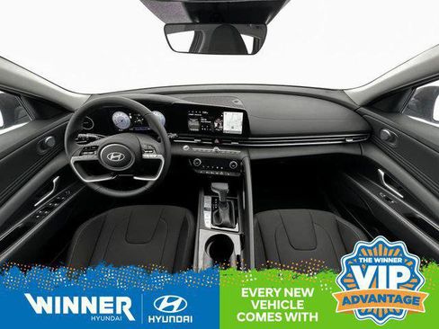 New 2025 Hyundai Elantra SEL image 14