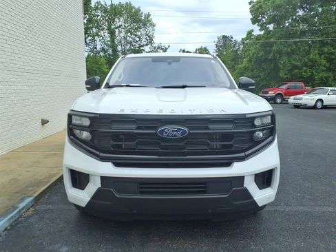 Used 2025 Ford Expedition Active AWD/4WD image 2