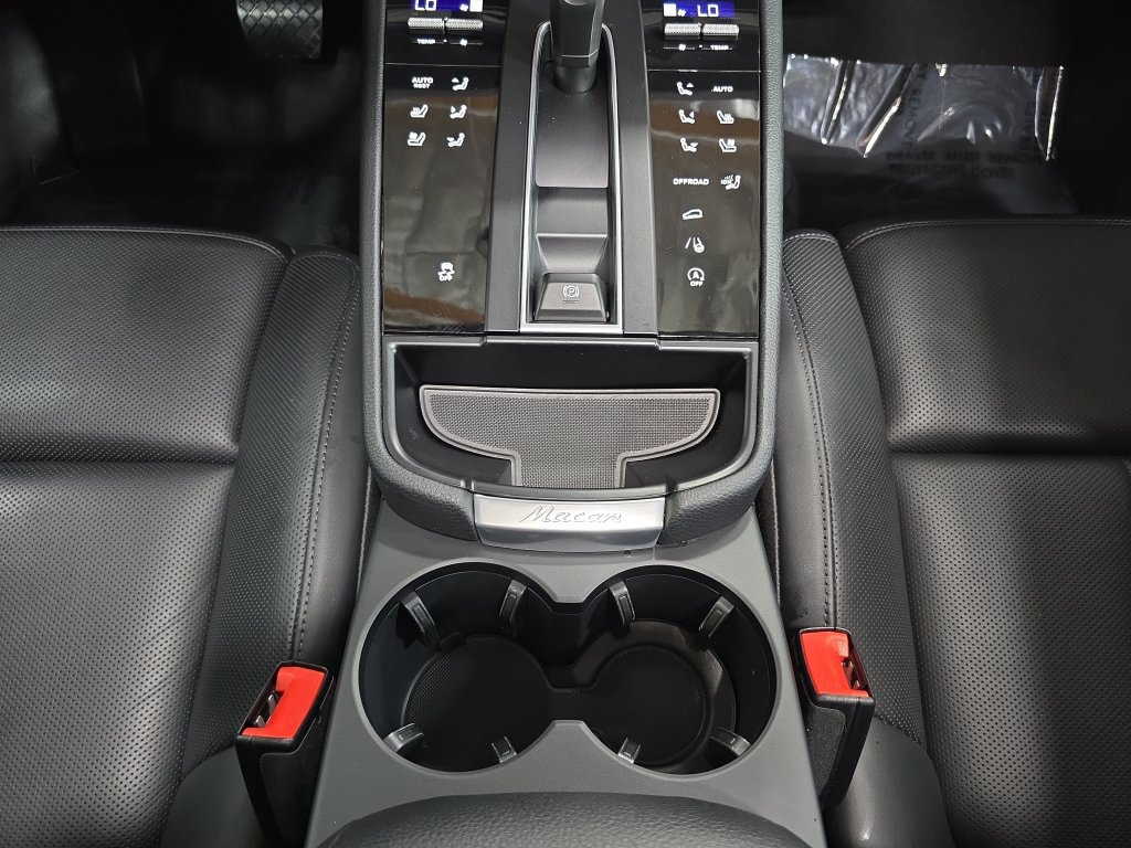 Certified 2026 Porsche Macan AWD/4WD image 20