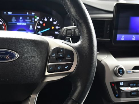 Used 2020 Ford Explorer XLT w/ Equipment Group 202A AWD/4WD image 29
