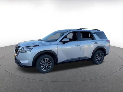 Used 2025 Nissan Pathfinder SV FWD image 8