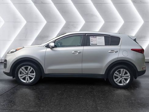 Used 2017 Kia Sportage LX FWD image 2