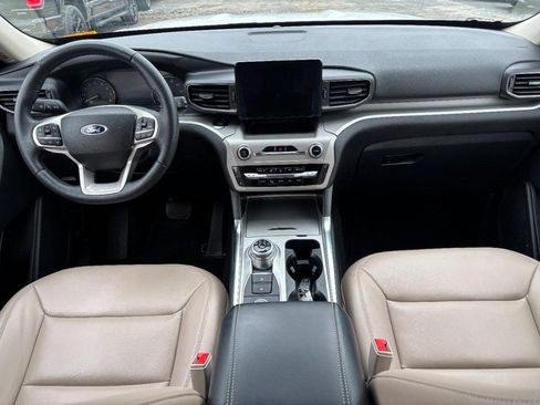 Used 2022 Ford Explorer XLT w/ Equipment Group 202A image 15