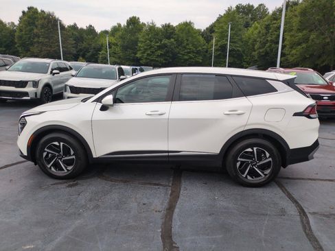 Used 2024 Kia Sportage LX FWD image 4