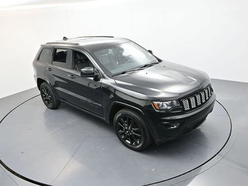 Used 2020 Jeep Grand Cherokee Altitude image 21