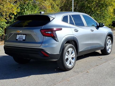 Used 2025 Chevrolet Trax LS image 27