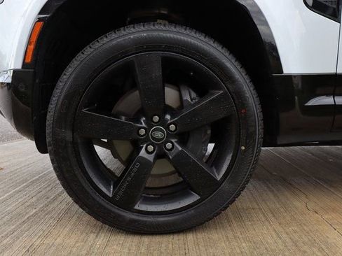 Used 2023 Land Rover Defender 130 X-Dynamic SE image 35