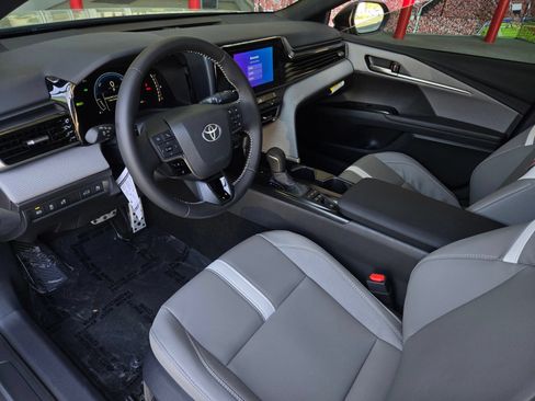 Used 2026 Toyota Camry SE FWD image 8