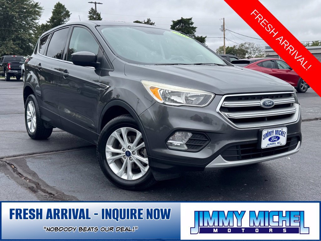 Used 2017 Ford Escape SE w/ SE Cold Weather Package FWD image 1