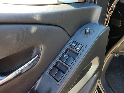 Used 2024 Nissan Frontier SV image 15