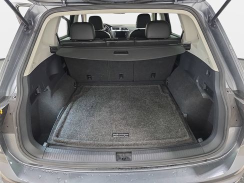 Used 2018 Volkswagen Tiguan SE AWD/4WD image 34