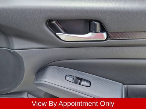 Used 2025 Nissan Altima 2.5 SV FWD image 33