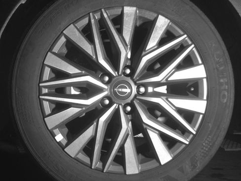 Used 2025 Nissan Altima 2.5 SV FWD image 12