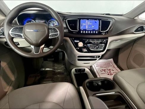 Used 2017 Chrysler Pacifica Touring Plus FWD image 14
