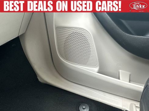 Used 2024 Chrysler Pacifica Touring-L FWD image 11