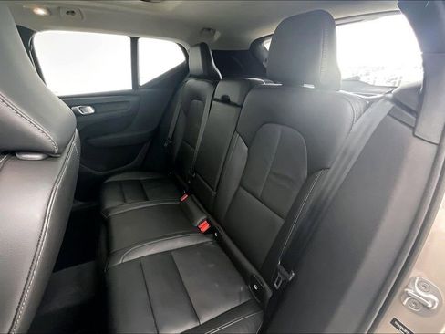 Used 2023 Volvo XC40 B4 Plus image 32
