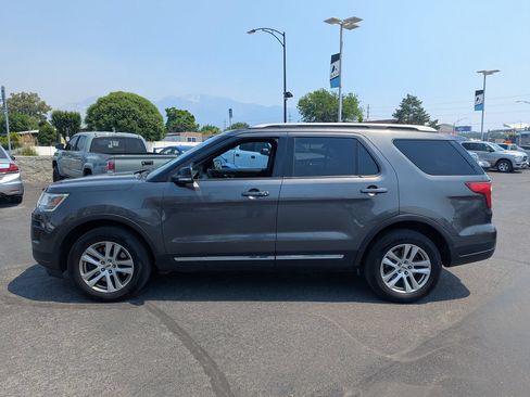 Used 2018 Ford Explorer XLT w/ Equipment Group 202A AWD/4WD image 8