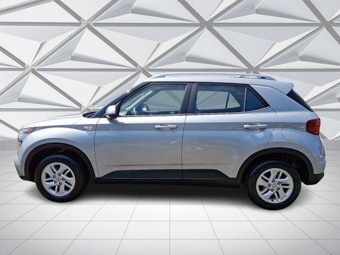 Used 2020 Hyundai Venue SEL image 6