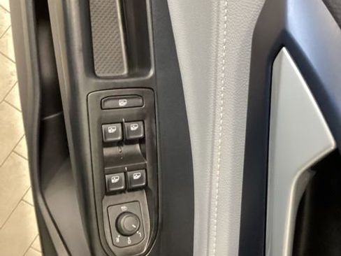Used 2024 Volkswagen Taos SE AWD/4WD image 18