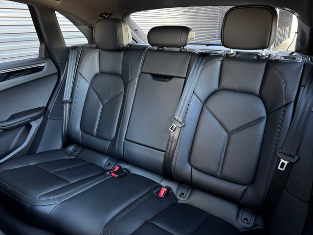 Certified 2026 Porsche Macan AWD/4WD image 25