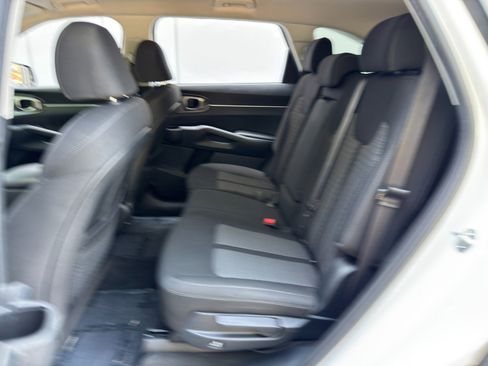 Used 2023 Kia Sorento LX image 36