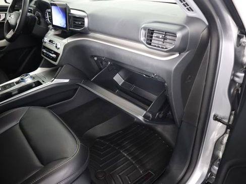 Certified 2020 Ford Explorer XLT w/ Equipment Group 202A AWD/4WD image 60
