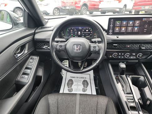 Used 2023 Honda Accord Sport image 9