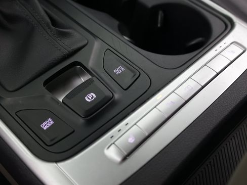 Used 2025 Kia Carnival FWD image 19
