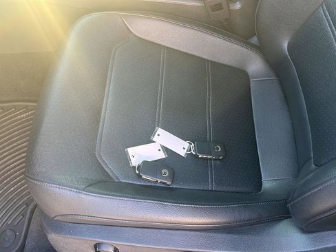 Used 2017 Volkswagen Passat 1.8T SE w/ SE Lighting Package image 3