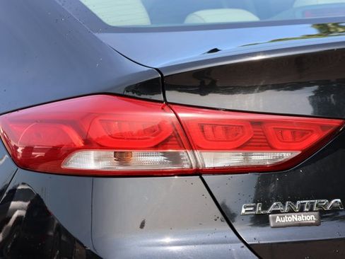 Used 2017 Hyundai Elantra Limited FWD image 11
