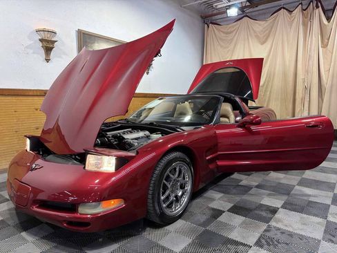 Used 2004 Chevrolet Corvette Coupe w/ Roof Package RWD image 10