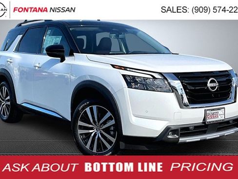 New 2025 Nissan Pathfinder Platinum image 1