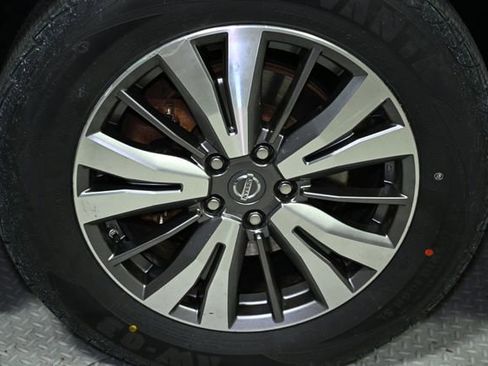 Used 2018 Nissan Pathfinder SV image 20