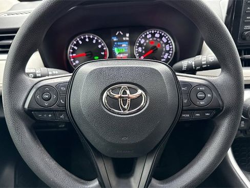 Used 2020 Toyota RAV4 XLE image 29